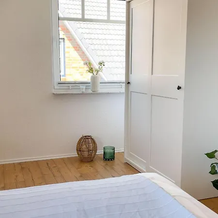 Semesterbostad Haus-eversand-2 *