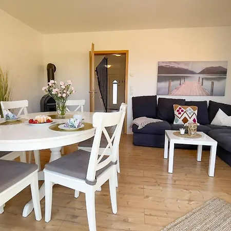 Semesterbostad Haus-eversand-2